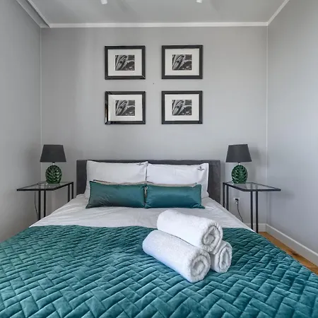 Exclusive Forty Apartment *